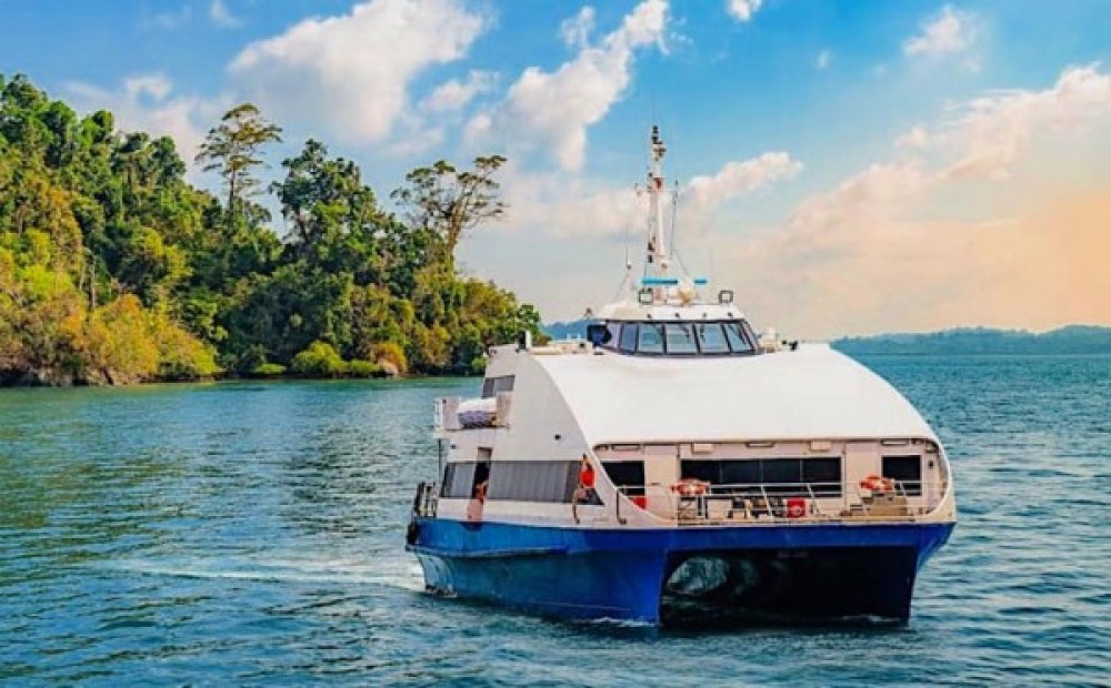 Private boat charter for scuba diving in the Andaman Is ...